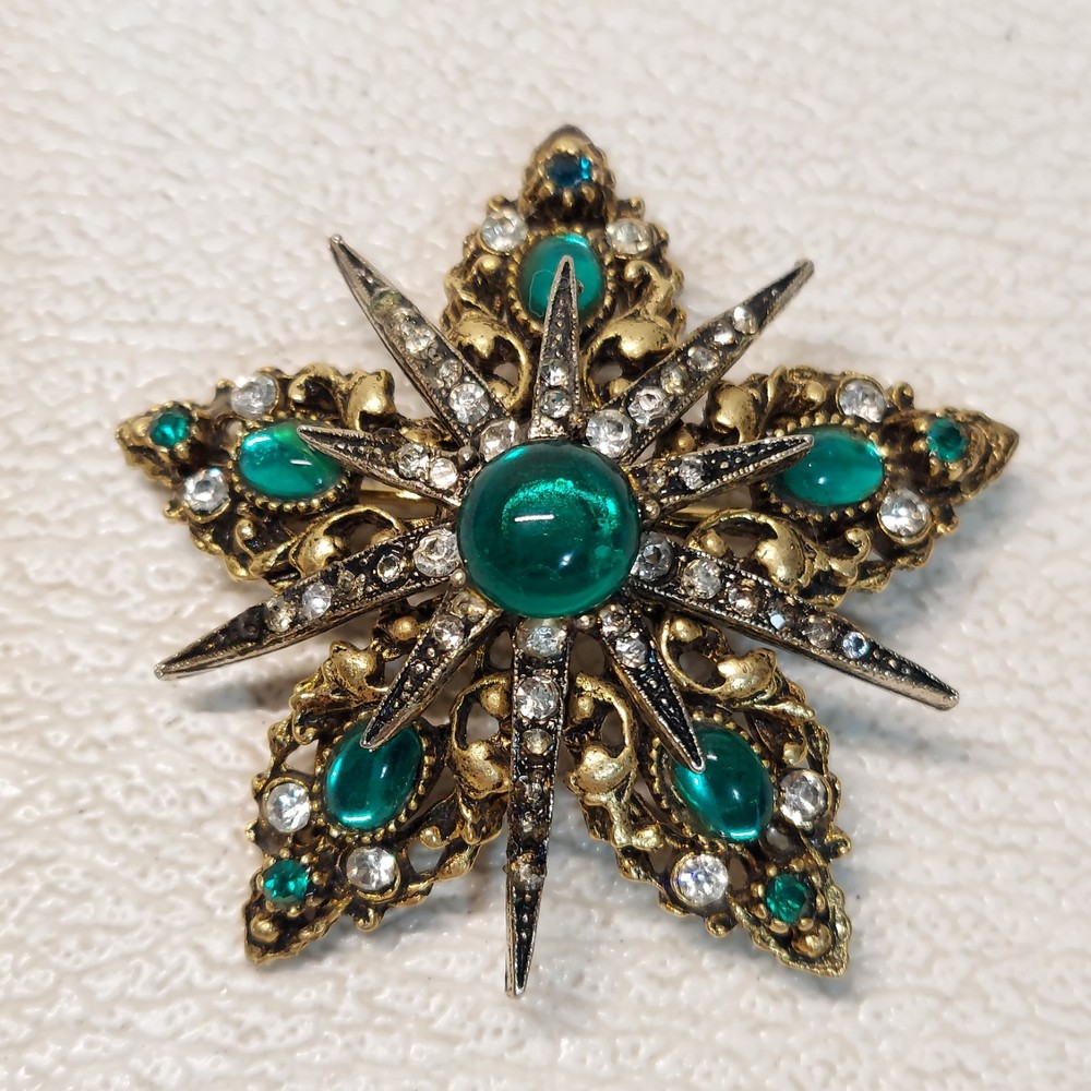 VTG ART Star Snowflake Brooch Green Glass Cab 4.5cm Holiday Christmas Gift