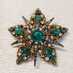 VTG ART Star Snowflake Brooch Green Glass Cab 4.5cm Holiday Christmas Gift