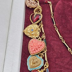 Vintage Joan Rivers Hearts and Flowers 26″ Gold Tone Necklace 19 Charms IOB