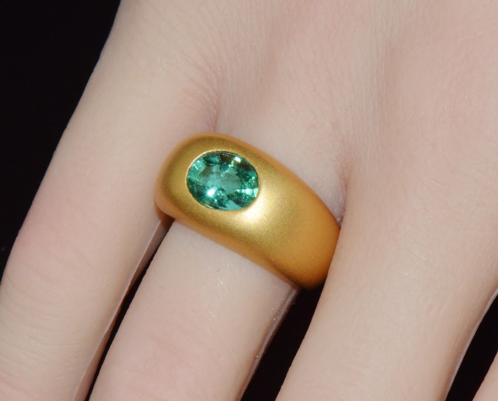 NATURAL 1.62CT EMERALD SOLID 750 18K GOLD MATTE DOME RING MODERNIST SIGNET STYLE