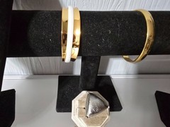 Nice Mixed Metal Material Gold/Silver Tone lot of jewelry Signed/Unsigned