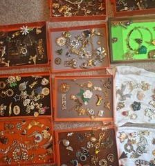 COSTUME JEWELERY LOT 200 + PIECES SOME SIGNED IN GOOD TO VERY GOOD CONDITION