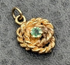 Victorian 14K Yellow Gold Love Knot Rope Texture Emerald Pendant Or Charm VTG