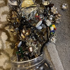 4.5 Lbs Vintage Jewelry Lot For Wear Or Harvest Broken Many Brooches , 4Crafting