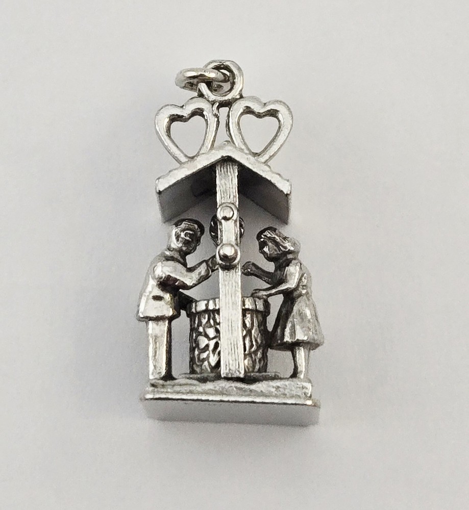 Sterling Silver 3D Wishing Well Charm Couple Hearts Roof Vintage 9.3g 925