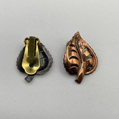 Vintage 1960s Copper-Tone Classic Fashion Veined Leaf Stud Clip-On Earrings Y2K