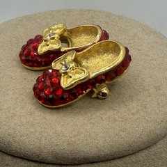 Vtg Suzanne Bjontegard Ruby Red Rhinestone Slippers/Shoes Brooch 1.1/8″ Dorothy
