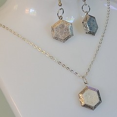 Vintage NOS Silver Hexagon Locket Necklace & Earrings Set – 20″ Magnetic Clasp