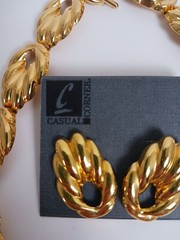 Vintage Casual Corner Choker Necklace With Earrings Goldtone