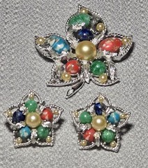 Sarah Coventry Vintage Multicolor Leaf Brooch Earrings Set Pearl Colored Stones