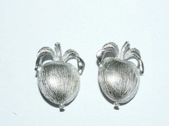 Sarah Coventry Clip On Earrings Apple