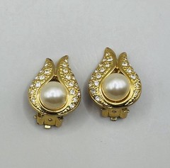 Vintage Gold Tone Rhinestone Faux Pearl Clip On Dangle Drop Statement Earrings