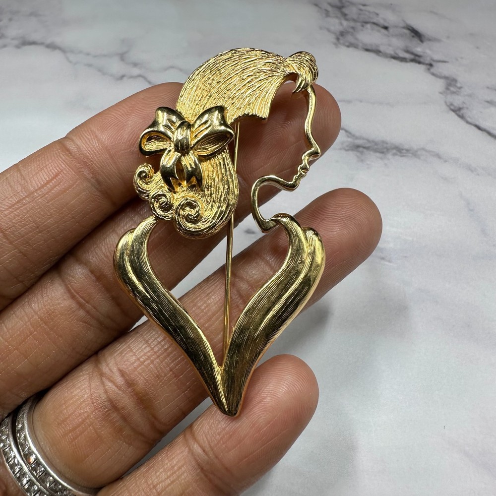 Vintage Lady Remington Brooch Gold Tone Figural Woman Heart Shape Profile Pin