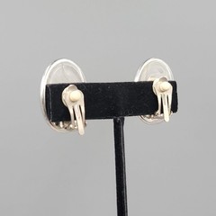 Vintage Black White Marbled Cabochon Clip on Earrings Silver tone Drop 1 1/8″