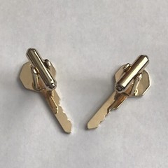 VINTAGE HICKOK CUFFLINKS GM GENERAL MOTORS GOLDTONE CAR KEY SHAPED USA