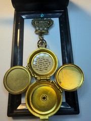 Coro Locket Brooch with Crown Head and 4 Picture Capacity – Good Vintage Cond.