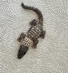 Vintage Alligator vintage style brooch gold tone metal