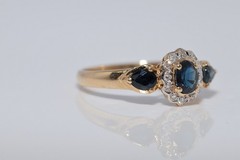 Vintage Circa 1980s 18k Gold Natural Diamond And Oval And Pear Cut Sapphire Ring