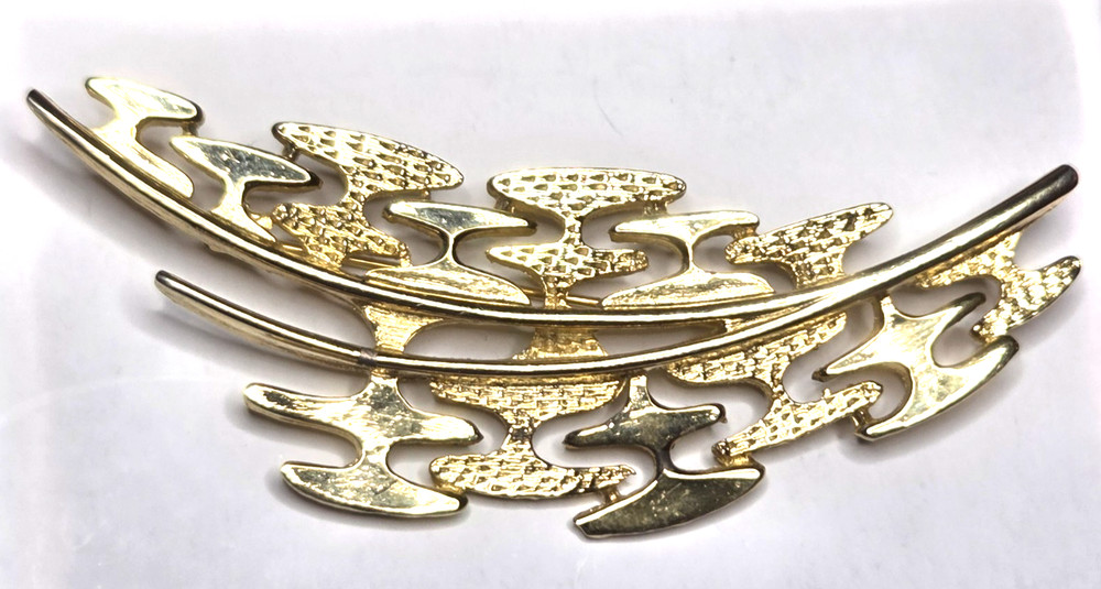 Vintage CORO Gold Plate Abstract Textured Brooch SIGNED 3 1/8″
