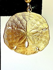 Vintage Sand Dollar Gold Clip On Earrings Textured Coastal Grandma Beachcore EUC