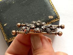 Fantastic Rare 18k Solid Gold Diamonds Flower Vintage Ladies Pin Brooch