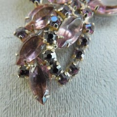 VINTAGE AMETHYST PURPLE RHINESTONE BROOCH / PRONG SET 2 3/4″ high x 2 1/8″ wide