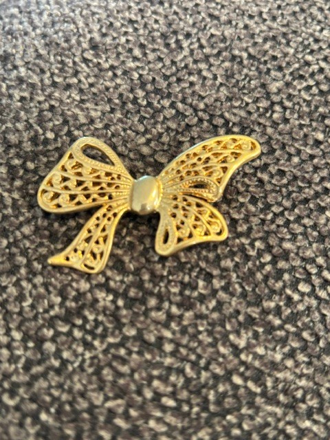 Vintage Signed AAI Gold Tone Bow Brooch/Pin