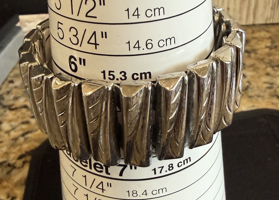 Monet Designer Signed Silver Tone Stretchable Bracelet Size 6” Vintage