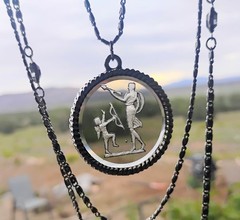 VINTAGE GOLDETTE VENUS & CUPID SMOKEY OPEN BACK GLASS INTAGLIO NECKLACE