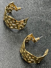 Vintage 1.1” Gold Tone Light Metal Hoop Earrings