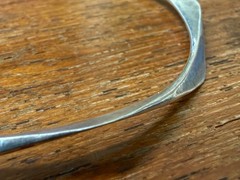 Sterling 2mm Thin Smooth Bangle Bracelet 7″ 6 grams