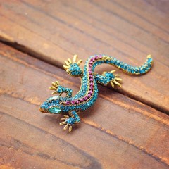 Vintage Blue Rhinestone Bird Brooch Sparkling Crystal Flying Bird Pin