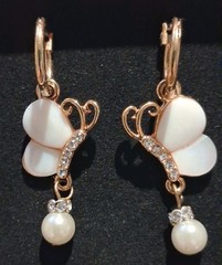 Vintage White Thermoset Leaf Gold-Tone Necklace Butterfly Faux Pearl Earring Set