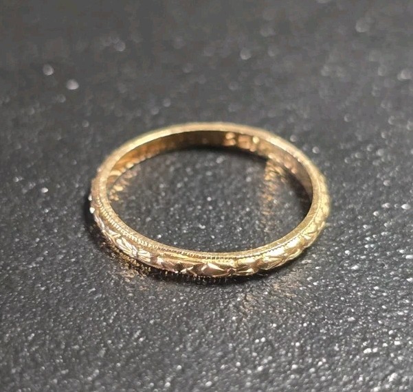 Vintage Mid-Century Victorian Revival 10k Yellow Gold Tiny Petite Band Ring