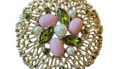 J7I Vintage 1960s Sarah Coventry Gold Plated Catalog Collectors Piece Pendant