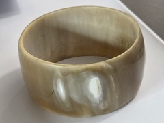 Vintage Buffalo Horn Beige 1 1/2″ Cuff Bracelet 7.5″