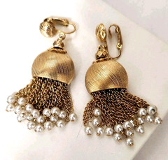 Vintage Pearl Dangle Chain Earrings Drop Swirl Clip On Closure Gold tone
