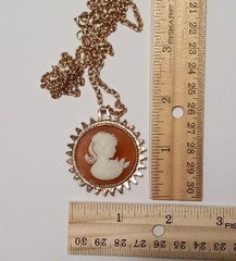 VTG 1980’s-1990’s Gold Tone Cameo Necklace Costume Jewelry
