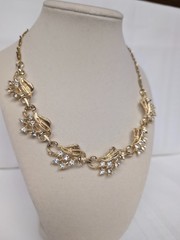 Vintage Costume Necklace Rhinestones Gold Tone Pristine Condition Coro-like