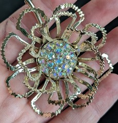 Vtg 1968 SARAH COVENTRY Allusion Brooch Pin AB Rhinestones Floral Brooch Jewelry