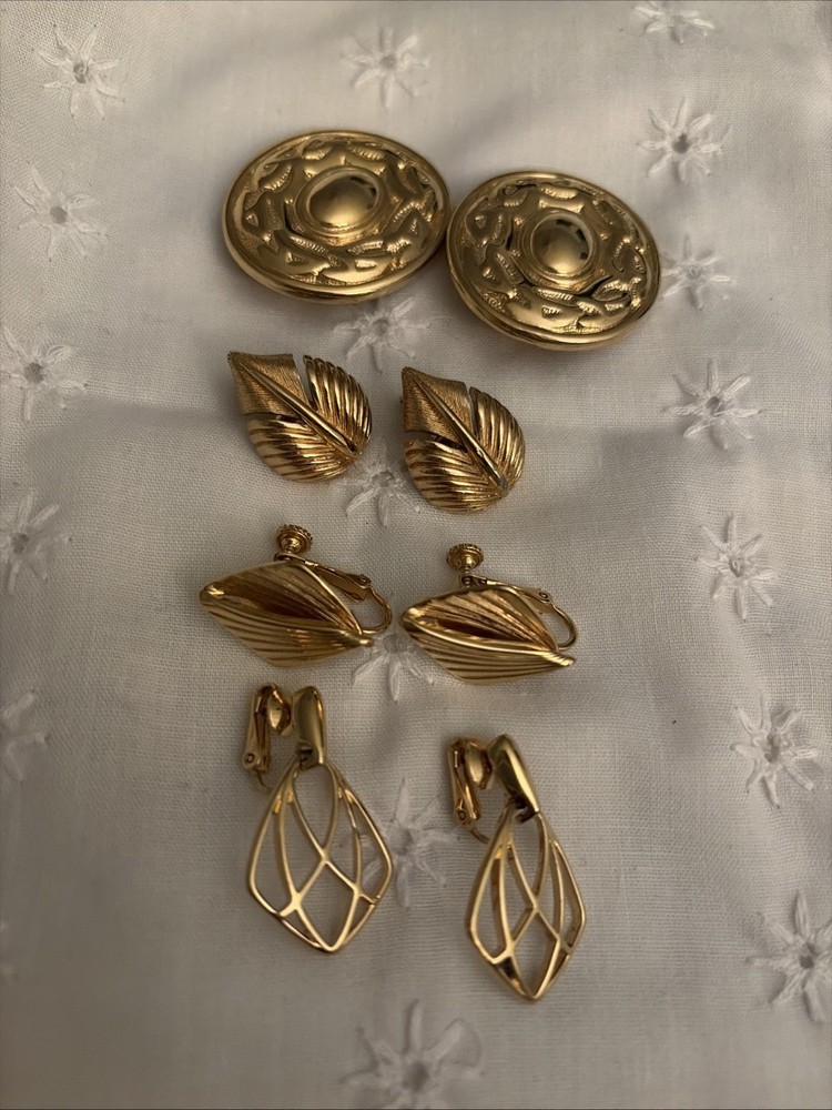 Lot of 4 Vintage Clip, Screw Back Earrings, Lisner, Trifari,Napier, David GRAU