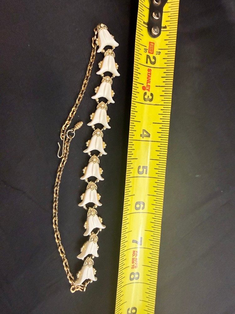 Vintage White Thermoset Leaf Link Choker Necklace Gold Tone Adjustable