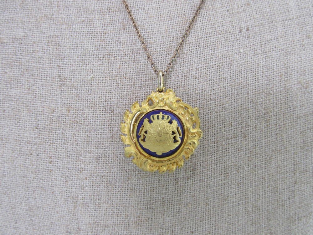 Sporrong & Co Swedish Coat of Arms Gold Plated Brooch to Necklace Vintage Button