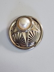 Vintage Silvertone Metal Dress Scarf Clip Slide Jewelry 1.5 in. w/ Faux Pearl C4