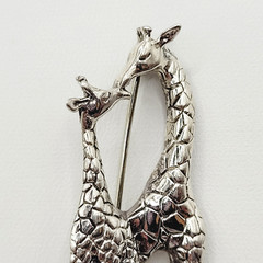Giraffe Mom and Calf Baby Kissing Jezlaine Sterling 925 Filigree Vtg Brooch Pin