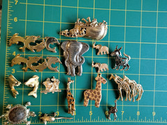 Vintage Lot of 14 Animals Brooches / 1 Clip Earrings (2621)
