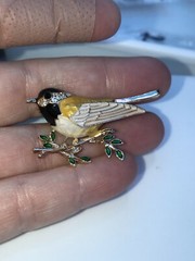 Bird Chickadee Yellow Vintage Gold Pin Brooch D-3616