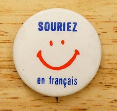 Vintage Pinback Button Souriez en Francais Smile French Language Smiley Face