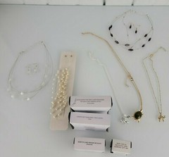 Avon Costume Jewelry Necklace Set Lot Bracelet Earrings Pearl Turtle 17 pieces