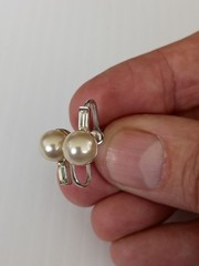 VTG White/Silver-Toned Faux Pearl Hinged Clip-On Women’s Earrings💥 Best Offer💥